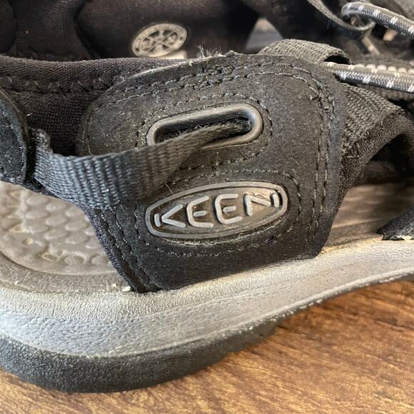 Keen Women’s 7 Black Hiking Sandals Water Outdoor Shoes Closed Toe Secure Fit - Picture 7 of 9